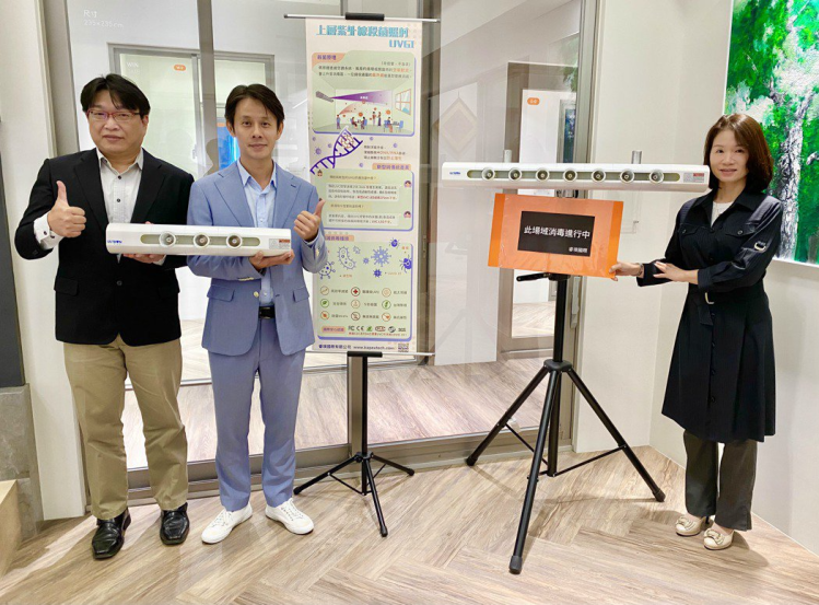 最新推出的防疫宅新利器「室內上層空氣消毒滅菌機」，獲得建築業高度關注。記者宋健生/攝影